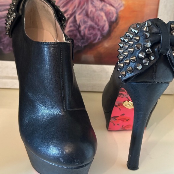 Betsey Johnson Black Studded Heels - Picture 6 of 10